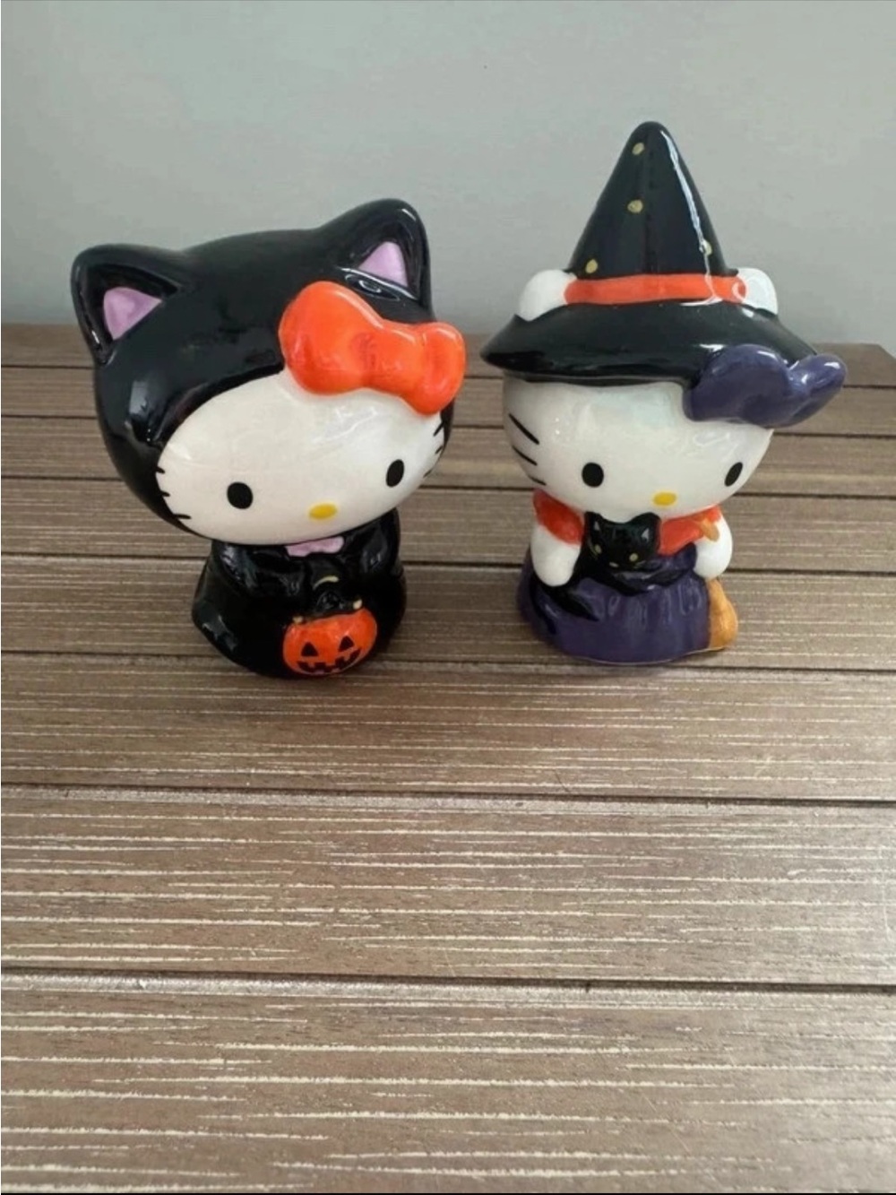 Rare Hello Kitty Halloween Ceramic Salt and Pepper Shaker Set Blue Sky